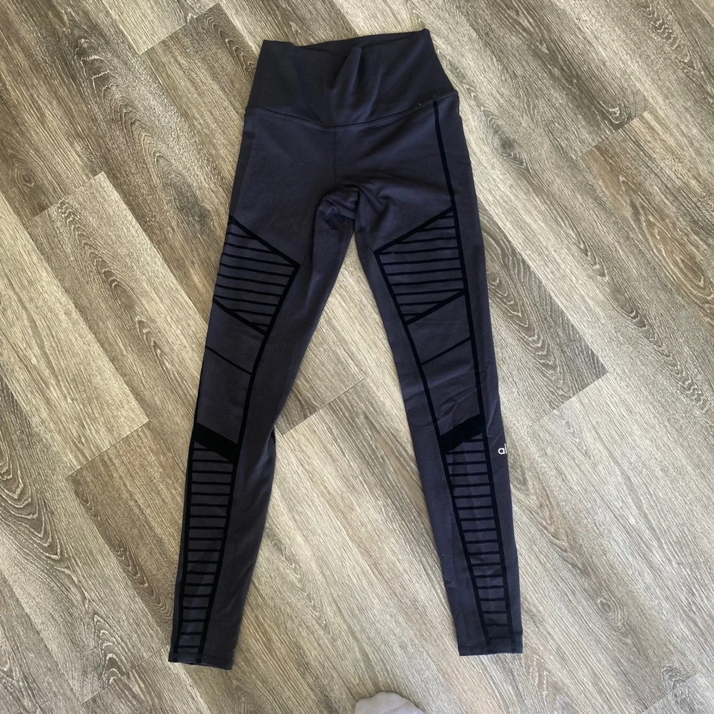 Alo Yoga Women's Black Velvet High-Waisted Flocked Moto Leggings Size small